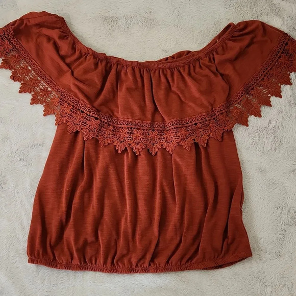 paper + tee size large off shoulder top - Picture 7 of 7
